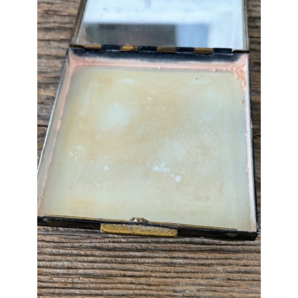 VIntage 1940s Black Enamel Brass Powder Compact With Mirror - Picture 10 of 12